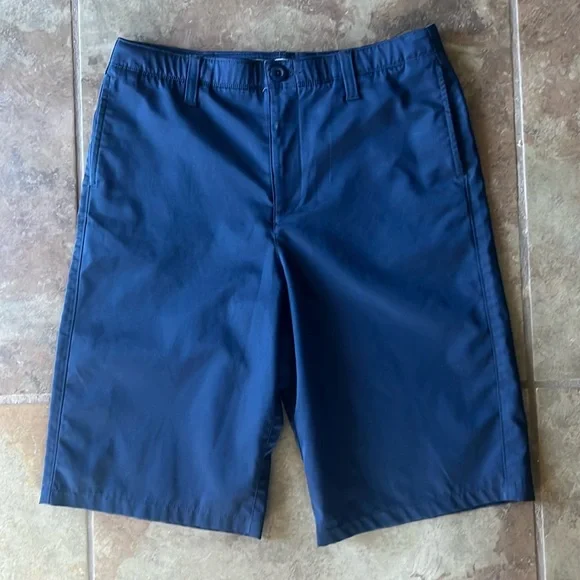 Youth large, under armor, golf shorts, good condition, no holes no stains - Picture 1 of 4